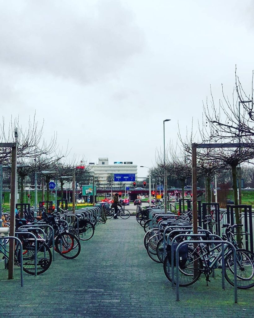 Parcaj funcțional de biciclete (rastel)